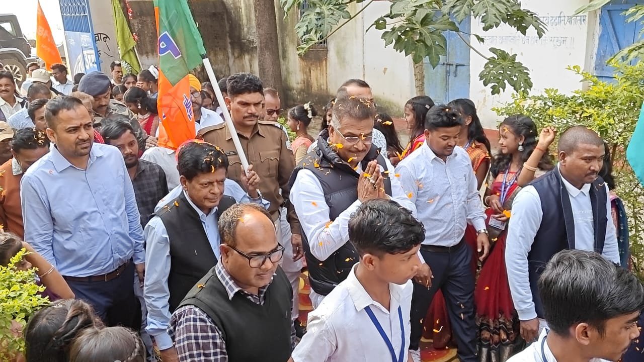 सांसद मनीष जायसवाल रामगढ़ दौरे पर पहुंचे दुलमी—जनता हाई स्कूल, होन्हे में हुआ भव्य स्वागत