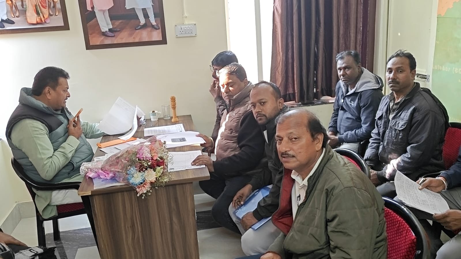 रामगढ़ सांसद सेवा कार्यालय में सांसद मनीष जायसवाल ने जनता से किया सीधा संवाद