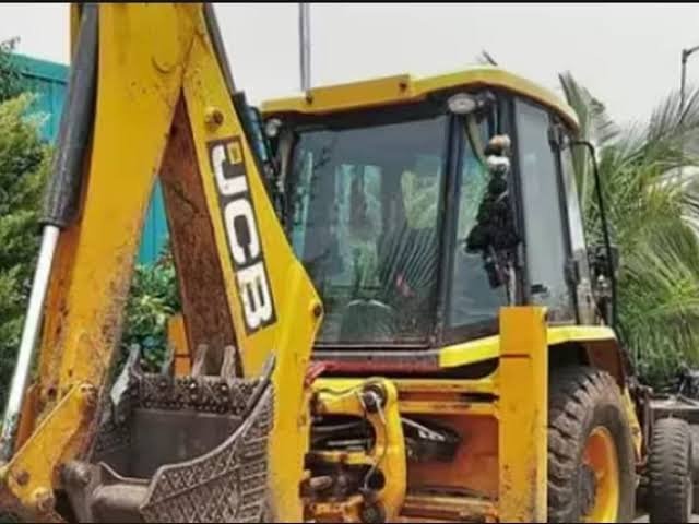 RIMS परिसर में बुलडोजर एक्शन तेज, महिलाओं का विरोध, सोशल मीडिया पर वीडियो वायरल