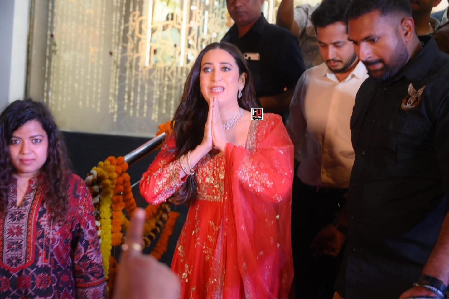 हजारीबाग में चमका ग्लैमर: कल्याण ज्वेलर्स के भव्य उद्घाटन में पहुंचीं करिश्मा कपूर