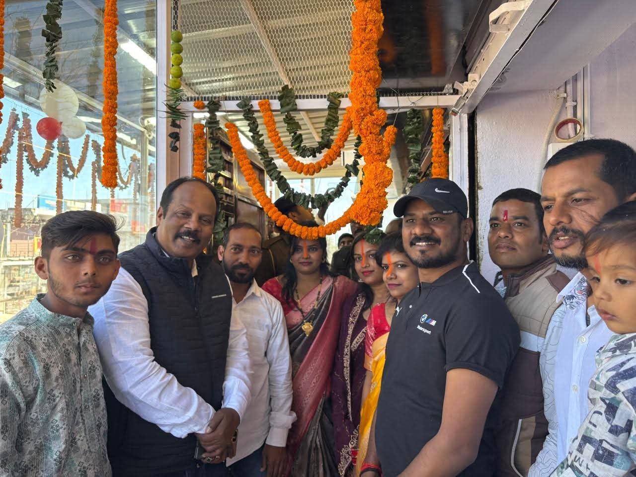 दारू चौक पर सिटी रसोई फैमिली रेस्टोरेंट का भव्य शुभारंभ, सदर विधायक प्रदीप प्रसाद ने किया विधिवत उद्घाटन