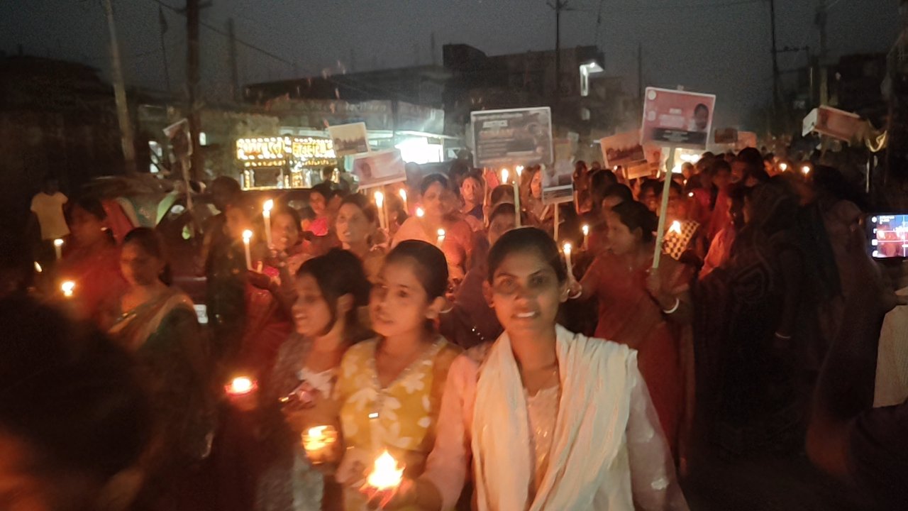 दारू में कैंडल मार्च: विष्णुगढ़ की मासूम के लिए उमड़ा जनसैलाब